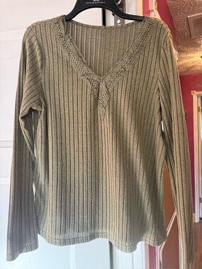 Women’s Olive Ribbed V-Neck Sweater with Lace Trim